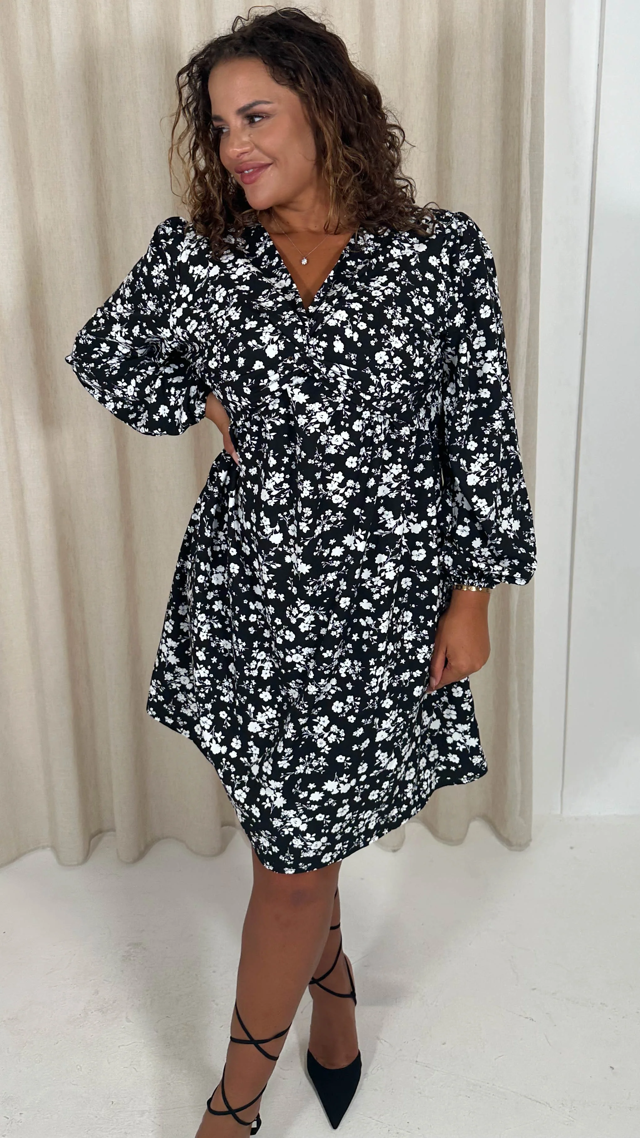 CurveWow Twist Front Skater Dress Black Ditsy - Image 3