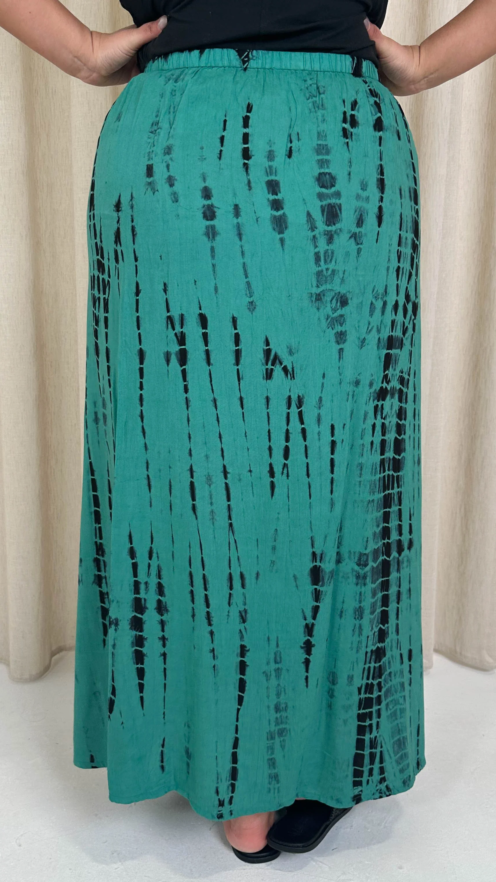CurveWow Tye Dye Split Maxi Skirt Green/Black - Image 6