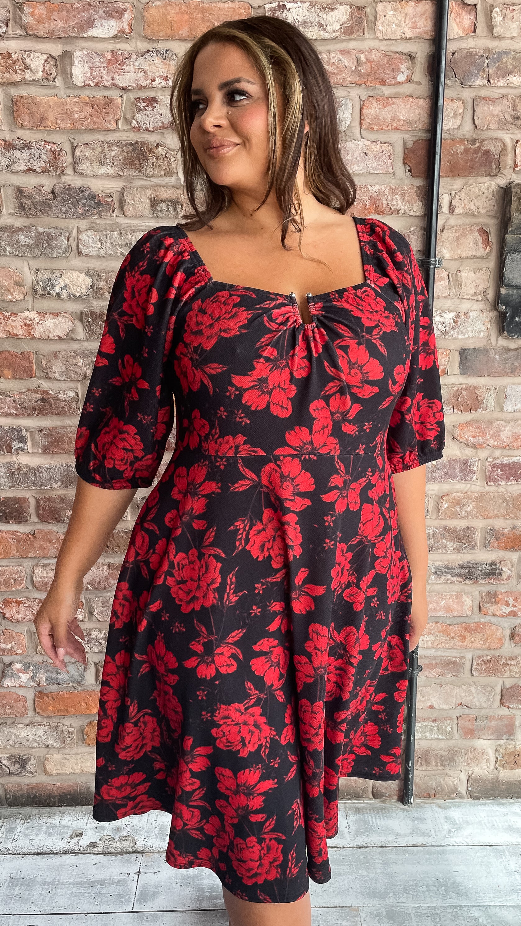 CurveWow Ubar Midi Dress Red Rose Print - Image 2