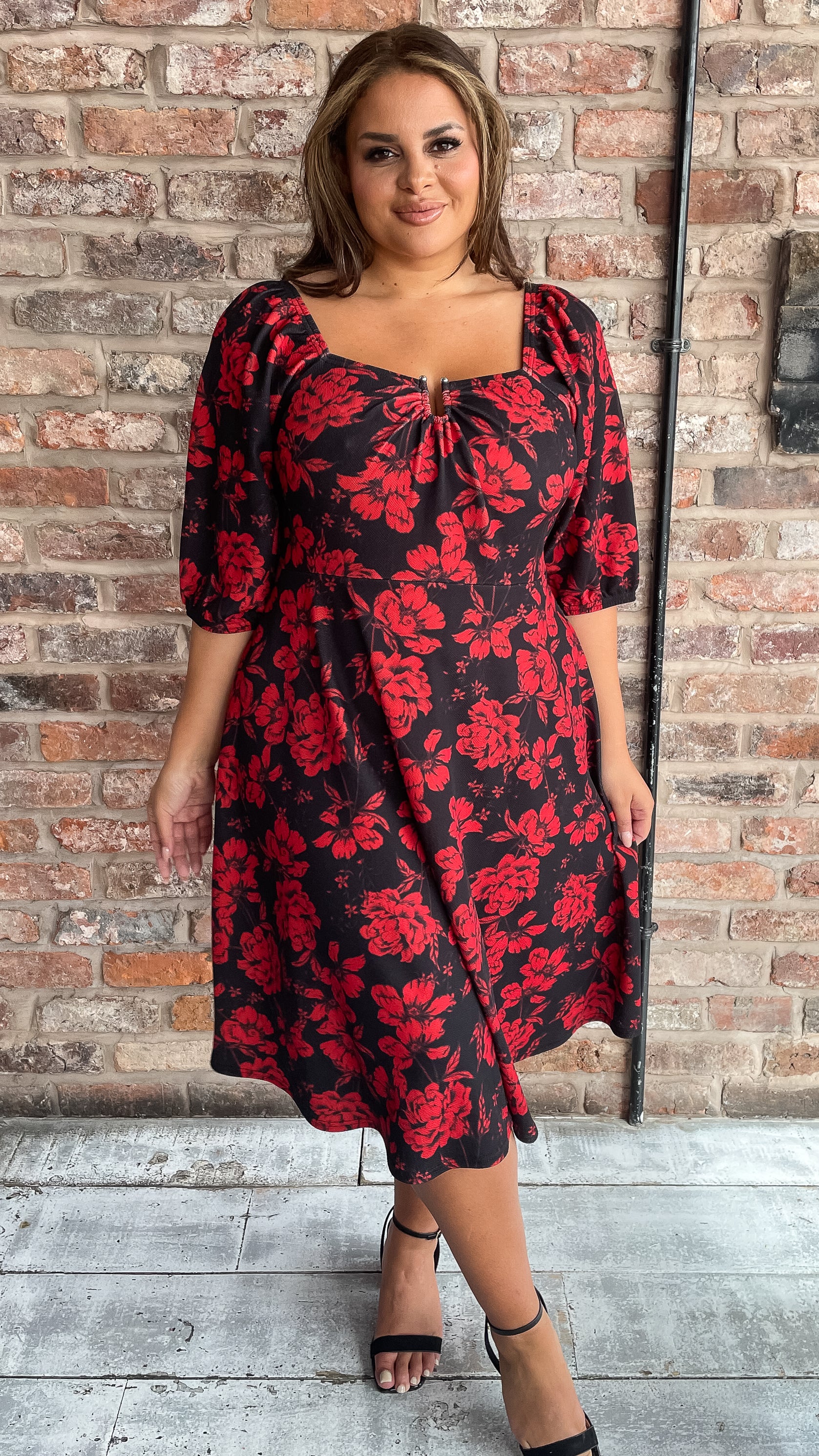 CurveWow Ubar Midi Dress Red Rose Print - Image 3