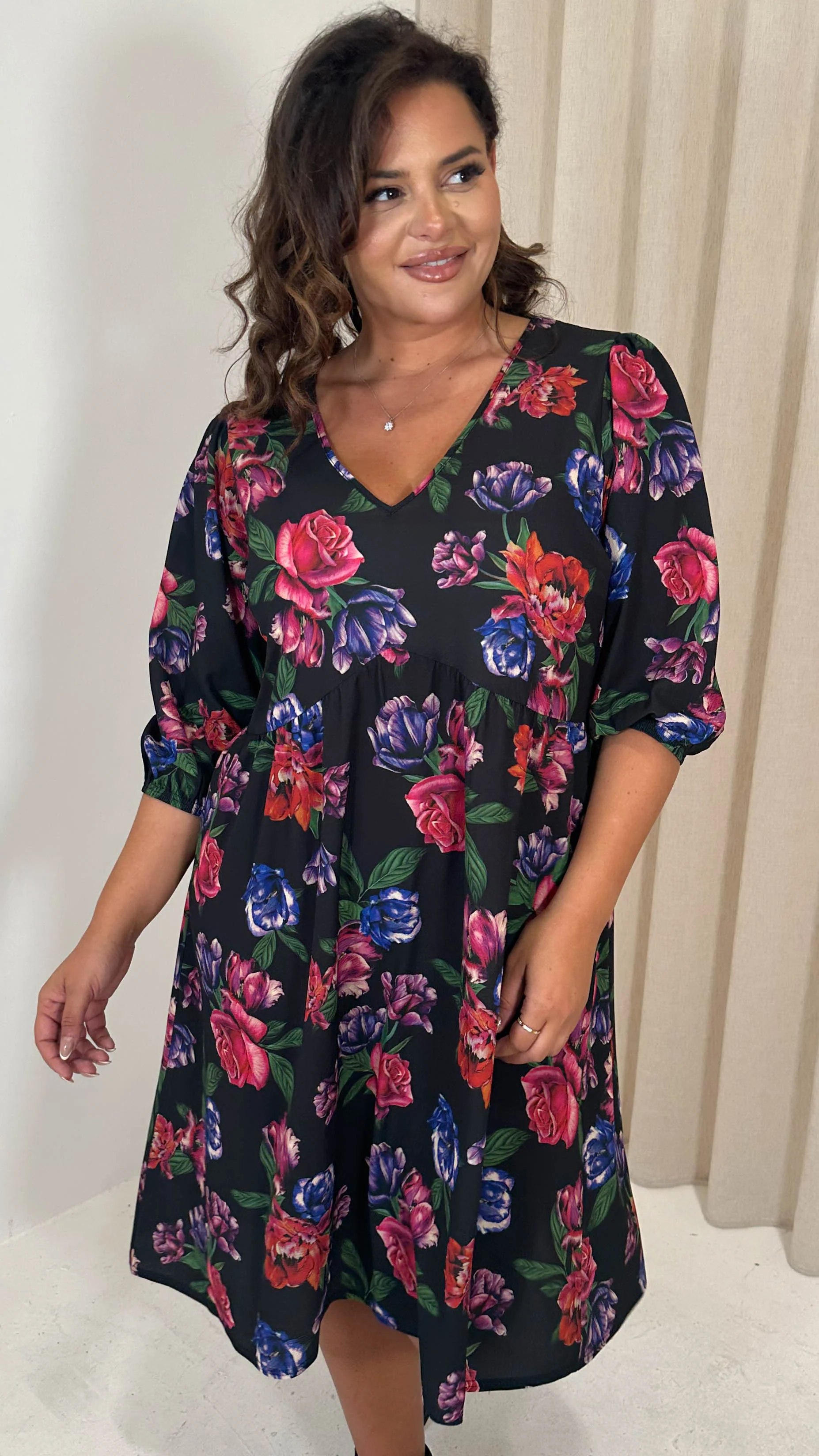 CurveWow V Neck Smock Dress Black Floral - Image 5