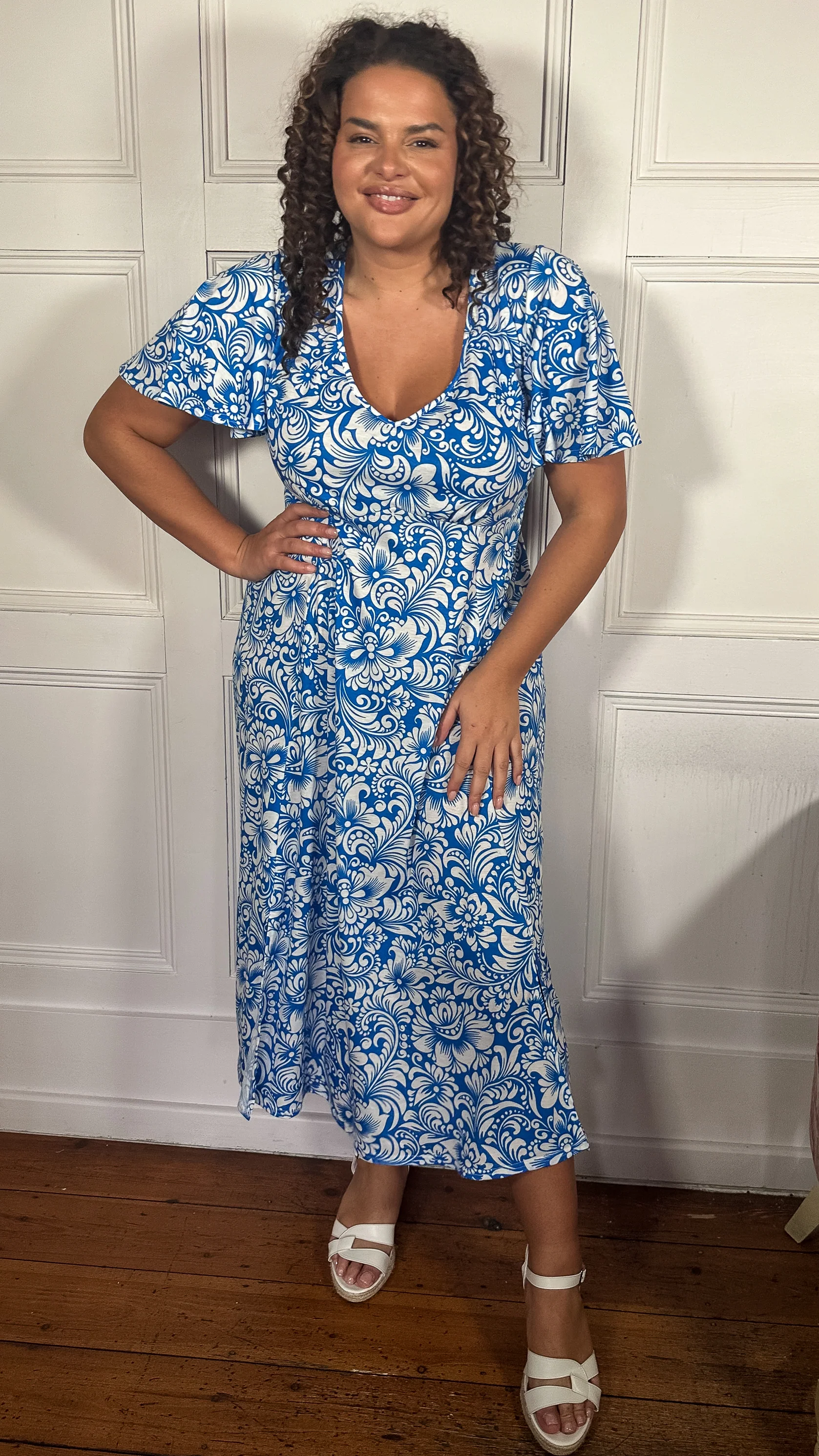 CurveWow V Neck Split Hem Midi Dress Blue Paisley - Image 4