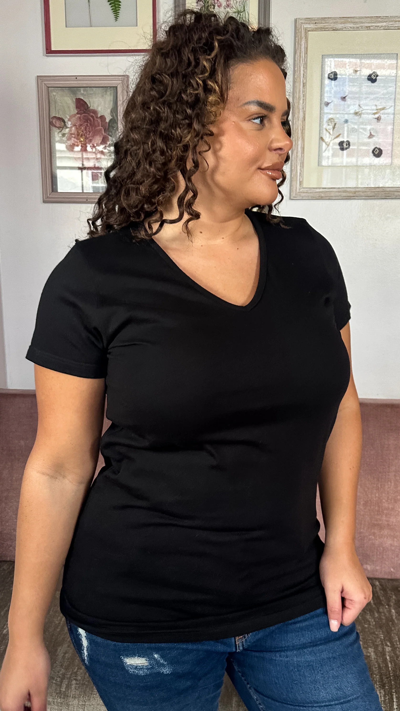 CurveWow V-Neck T-Shirt Black - Image 3