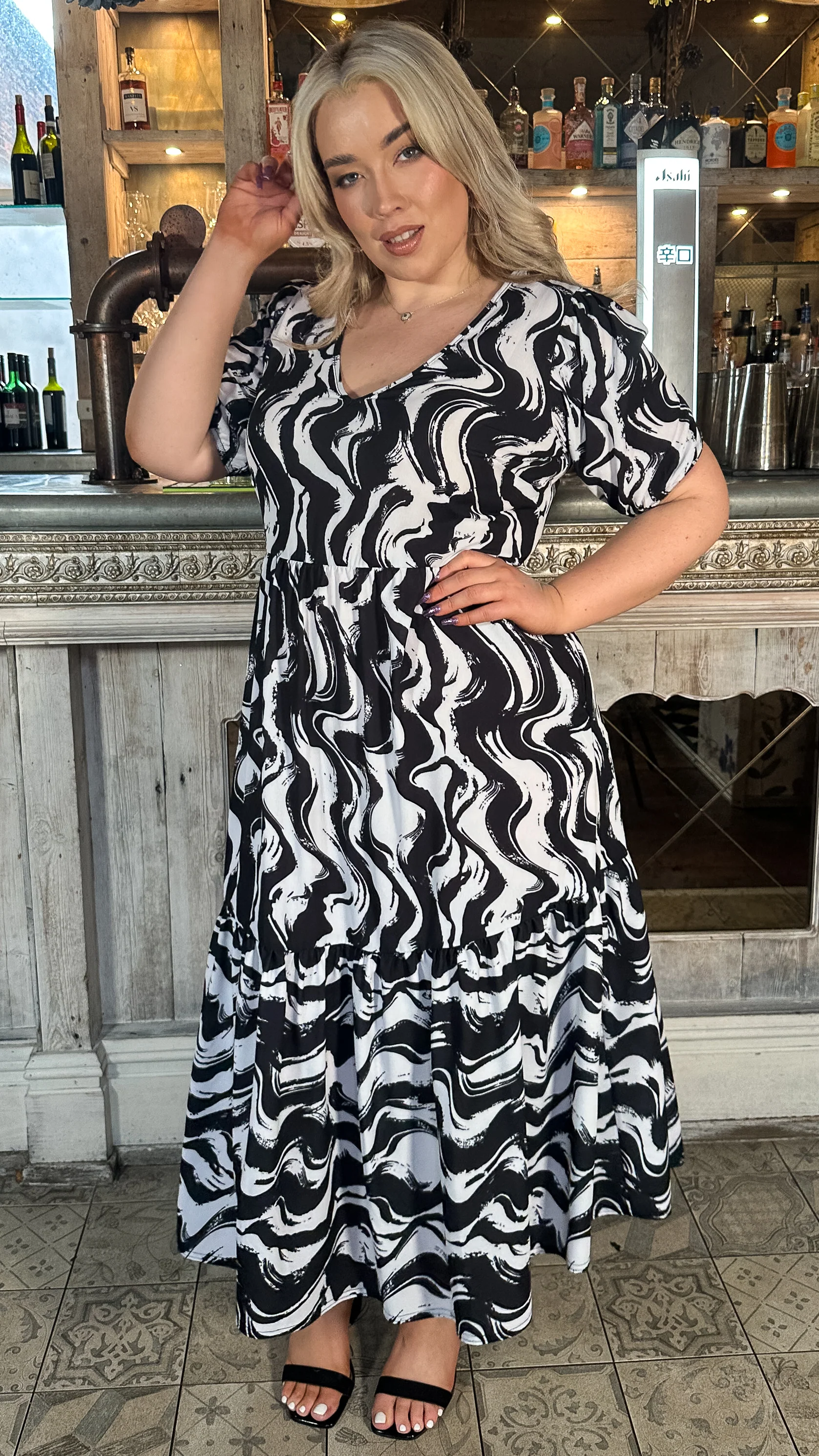 CurveWow VNeck Puff Sleeve Pocket Midi Dress Mono - Image 4