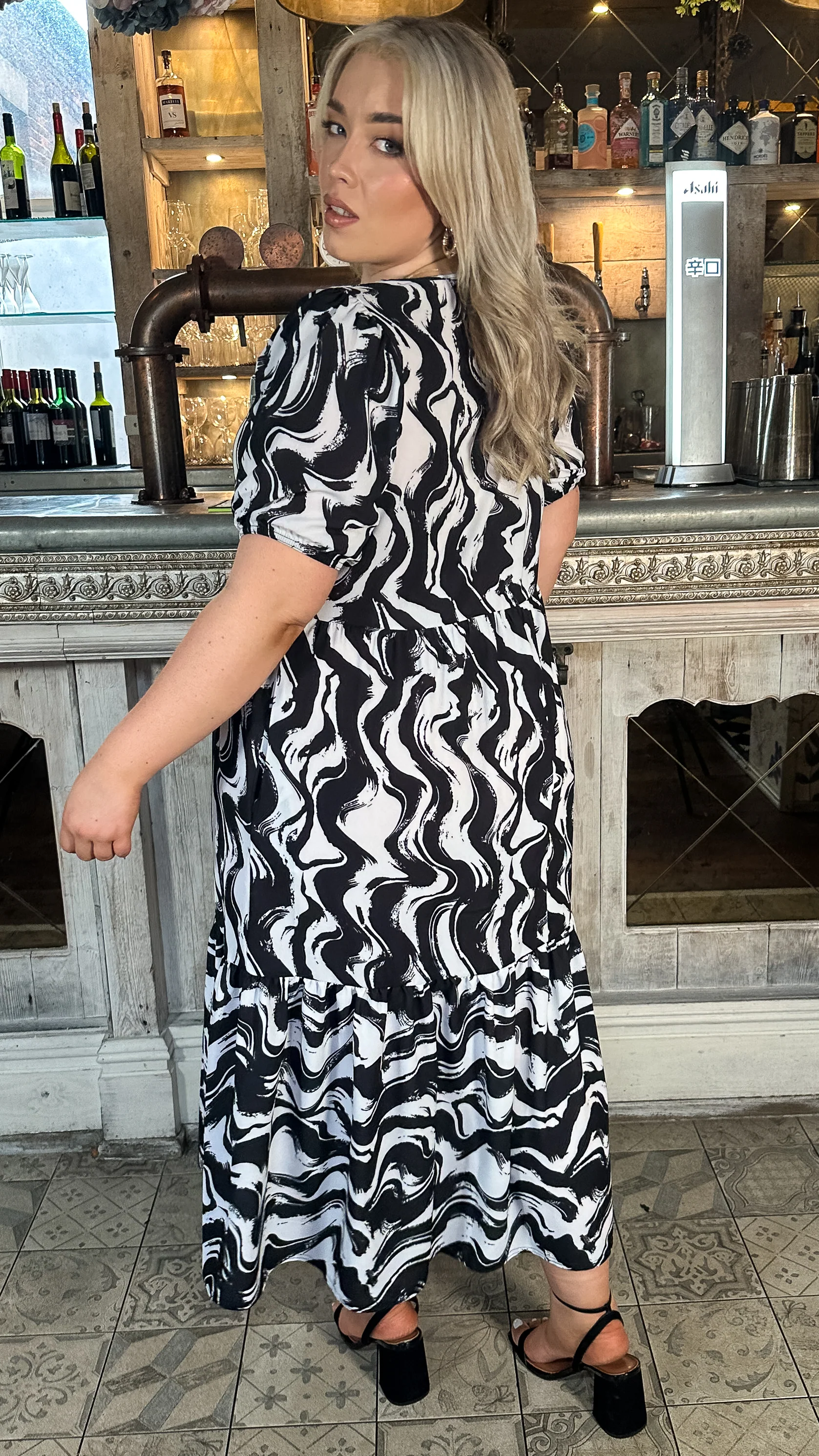 CurveWow VNeck Puff Sleeve Pocket Midi Dress Mono - Image 8
