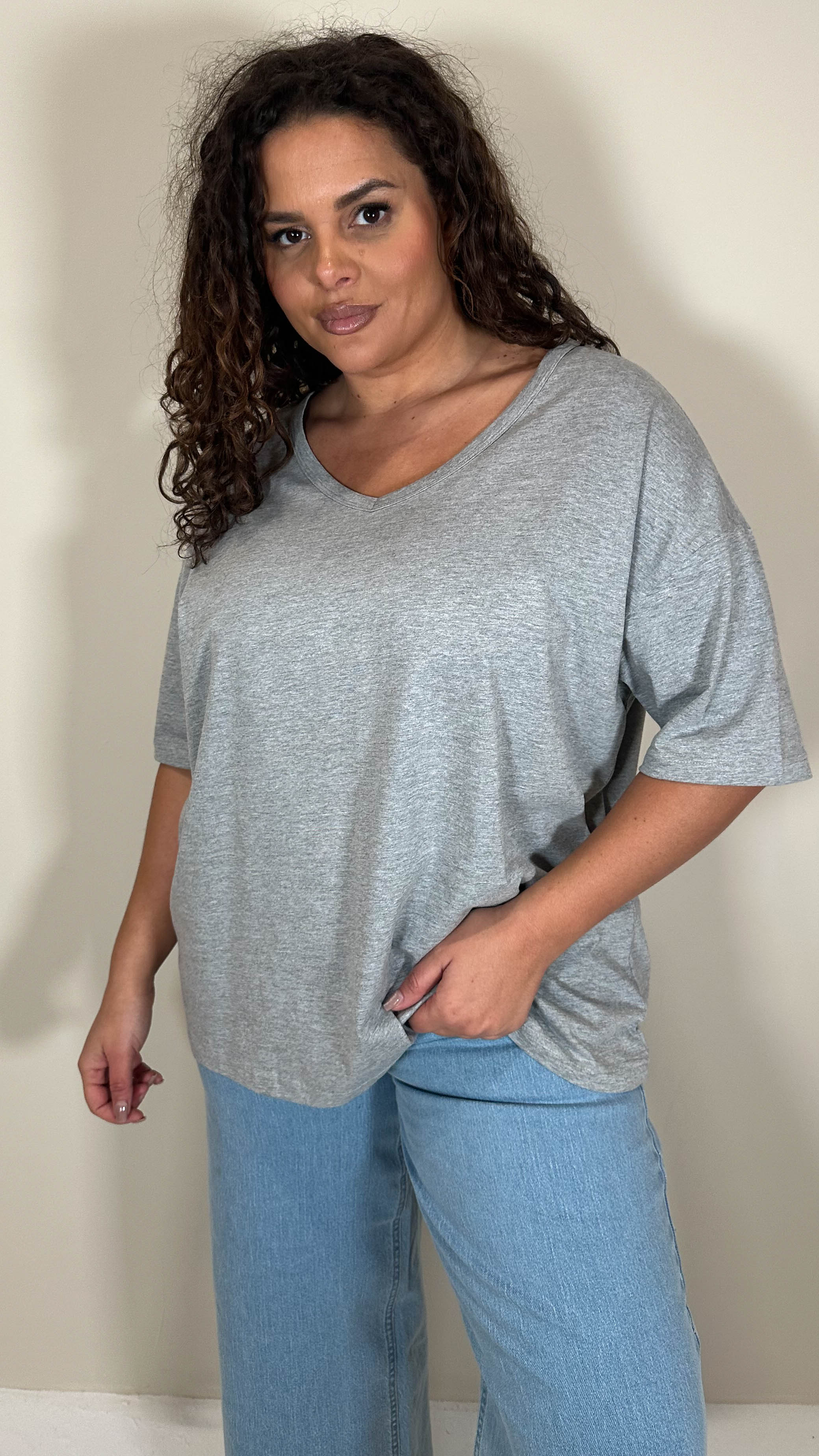 CurveWow Oversized V Neck Basic T-Shirt Grey - Image 3