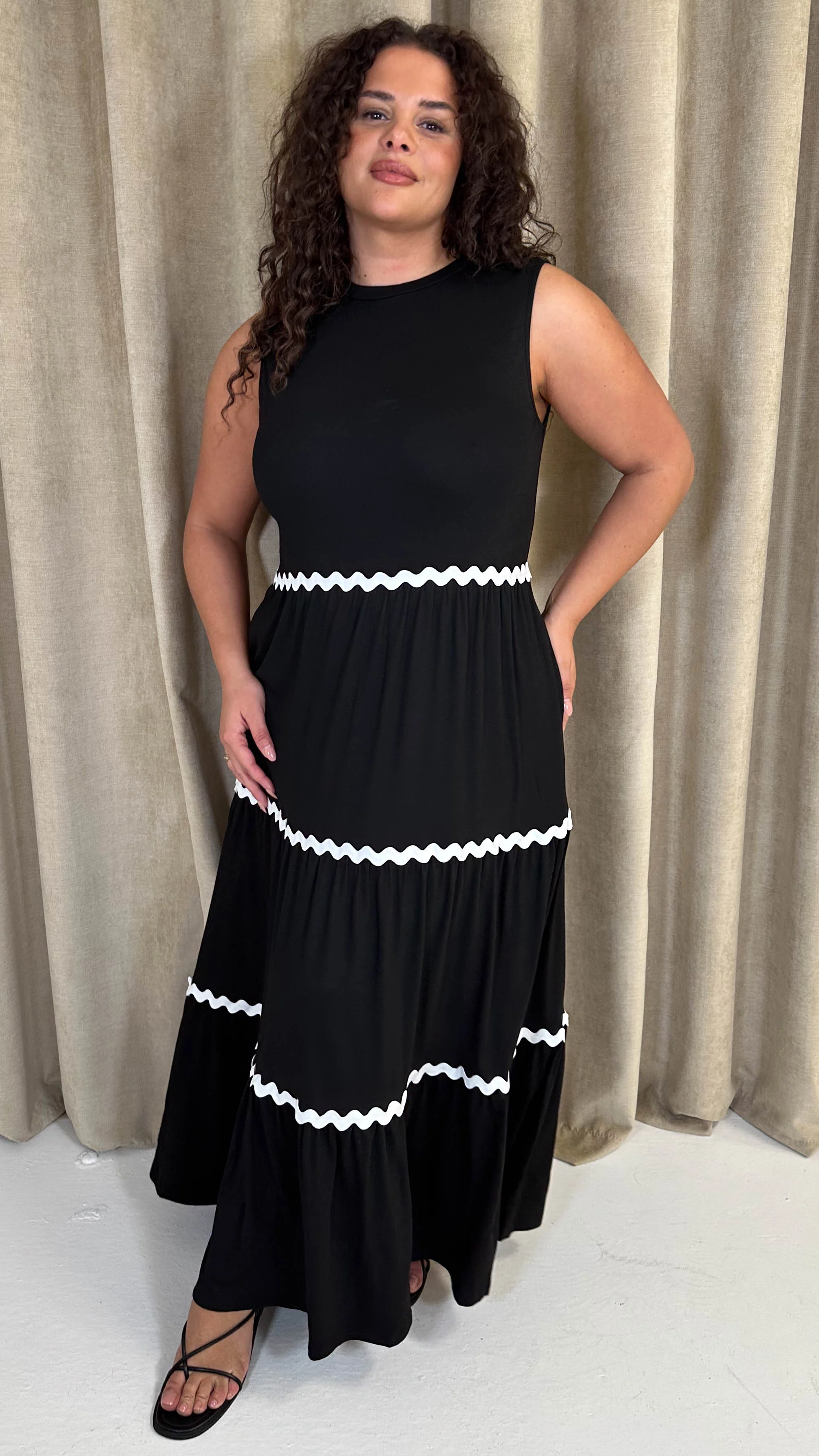 CurveWow Wave Trim Tiered Maxi Dress Black - Image 4