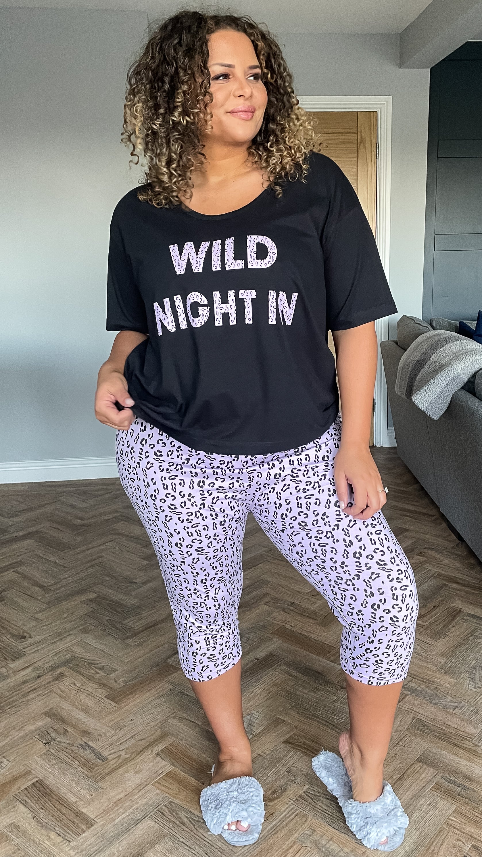 CurveWow 'Wild Night In' Printed Cropped Leg Pyjama Set - Image 4