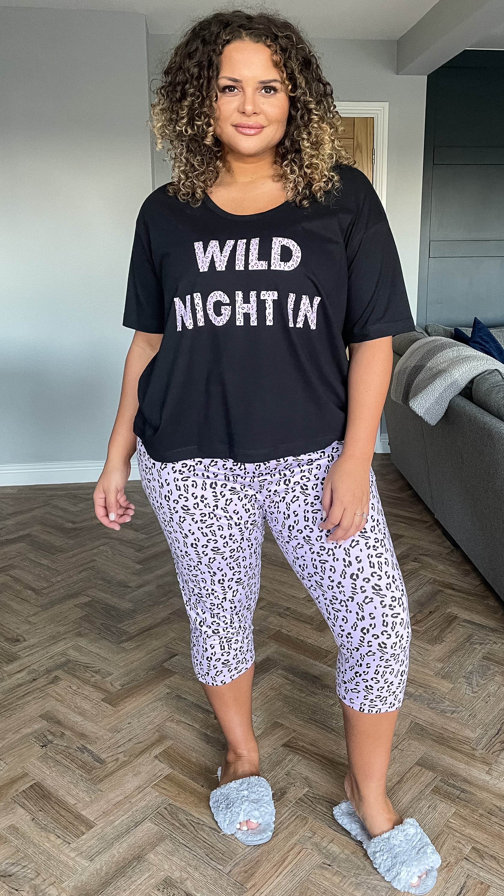 CurveWow 'Wild Night In' Printed Cropped Leg Pyjama Set - Image 5