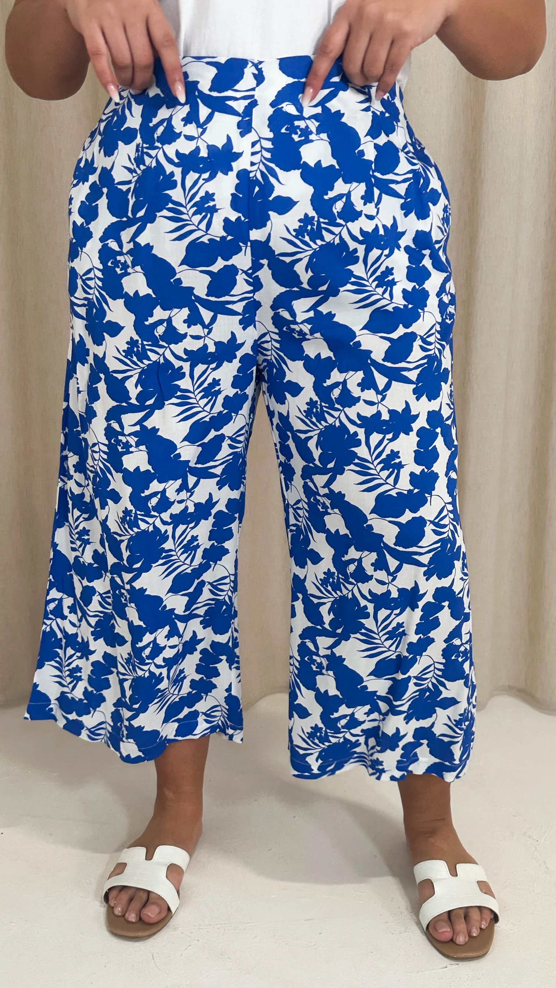 CurveWow Woven Wide Leg Culottes Blue Floral - Image 4