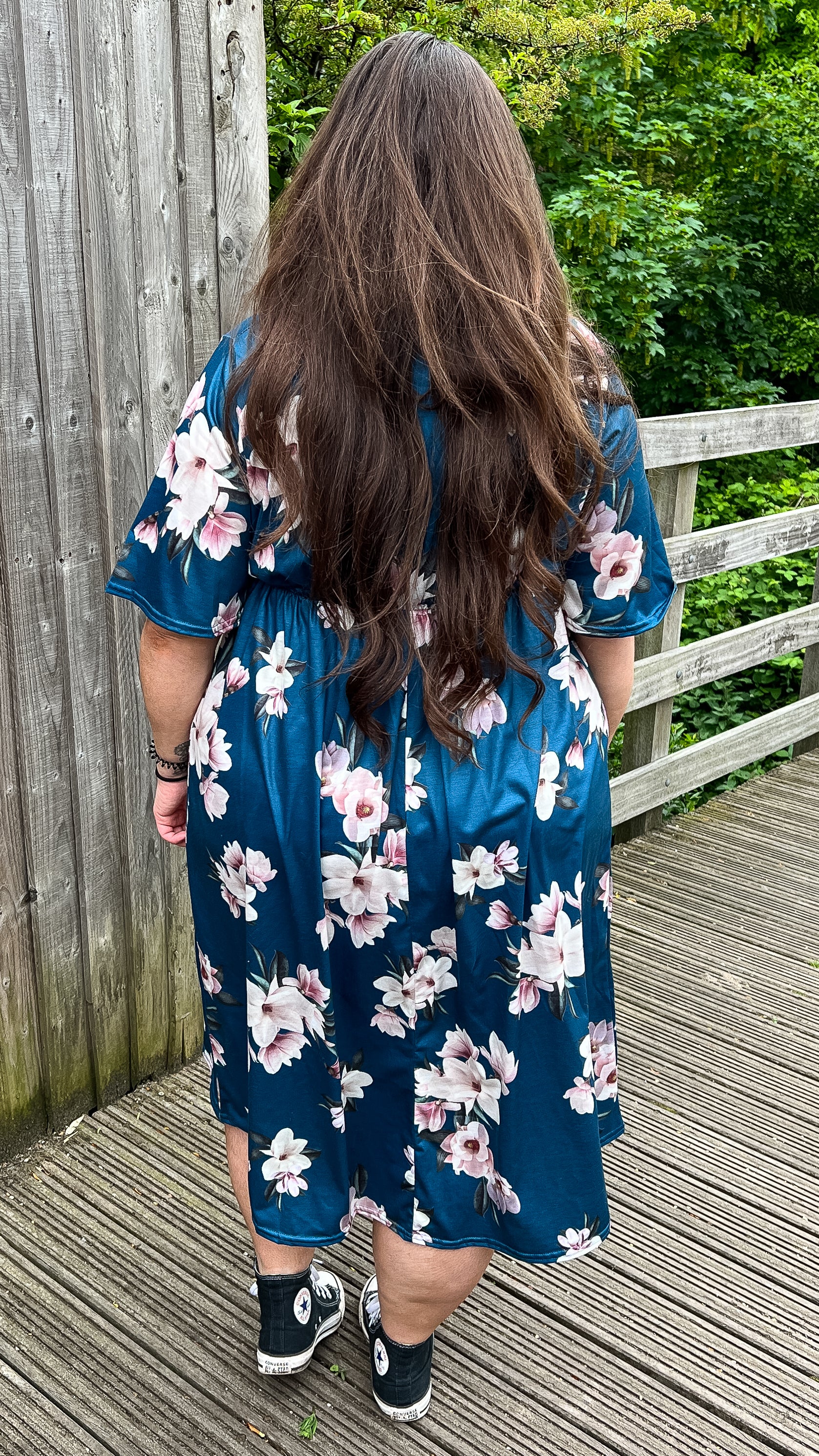 CurveWow Wrap Midi Dress Blue Floral - Image 10