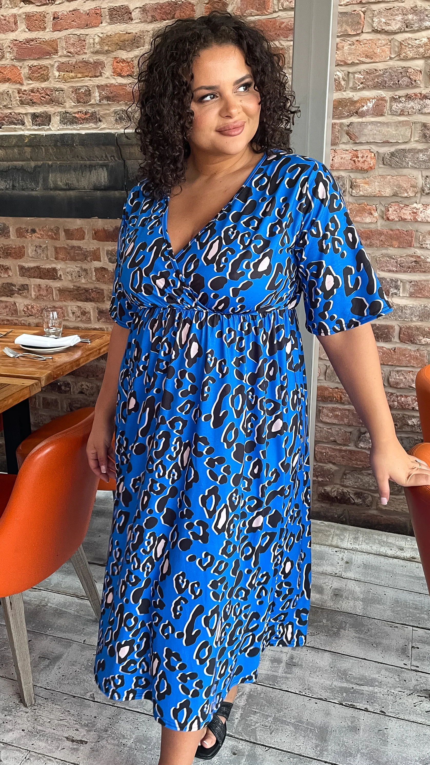 CurveWow Wrap Midi Dress Blue Leopard - Image 3