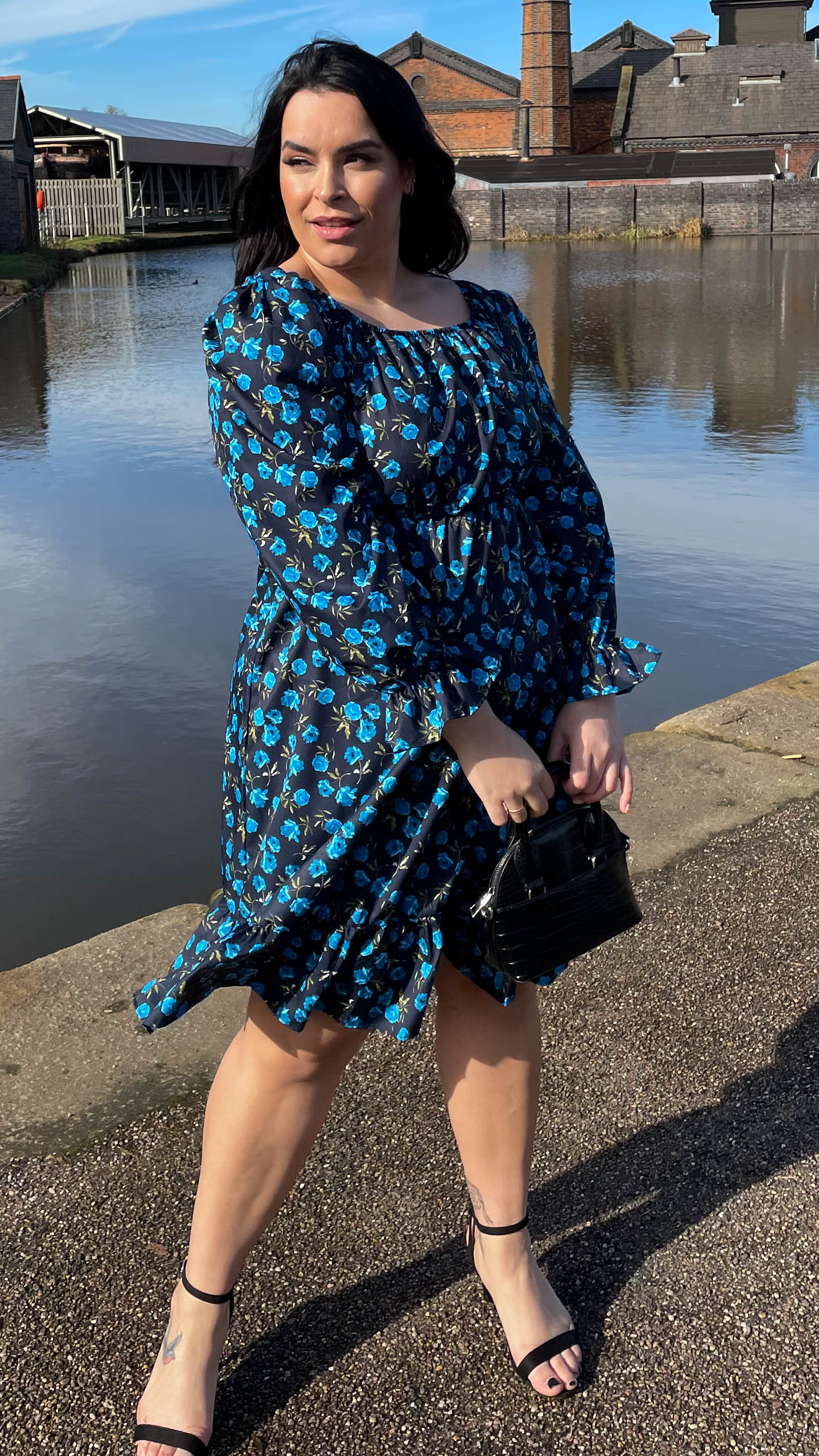 CurveWow Square Neck Dress Blue Floral - Image 9