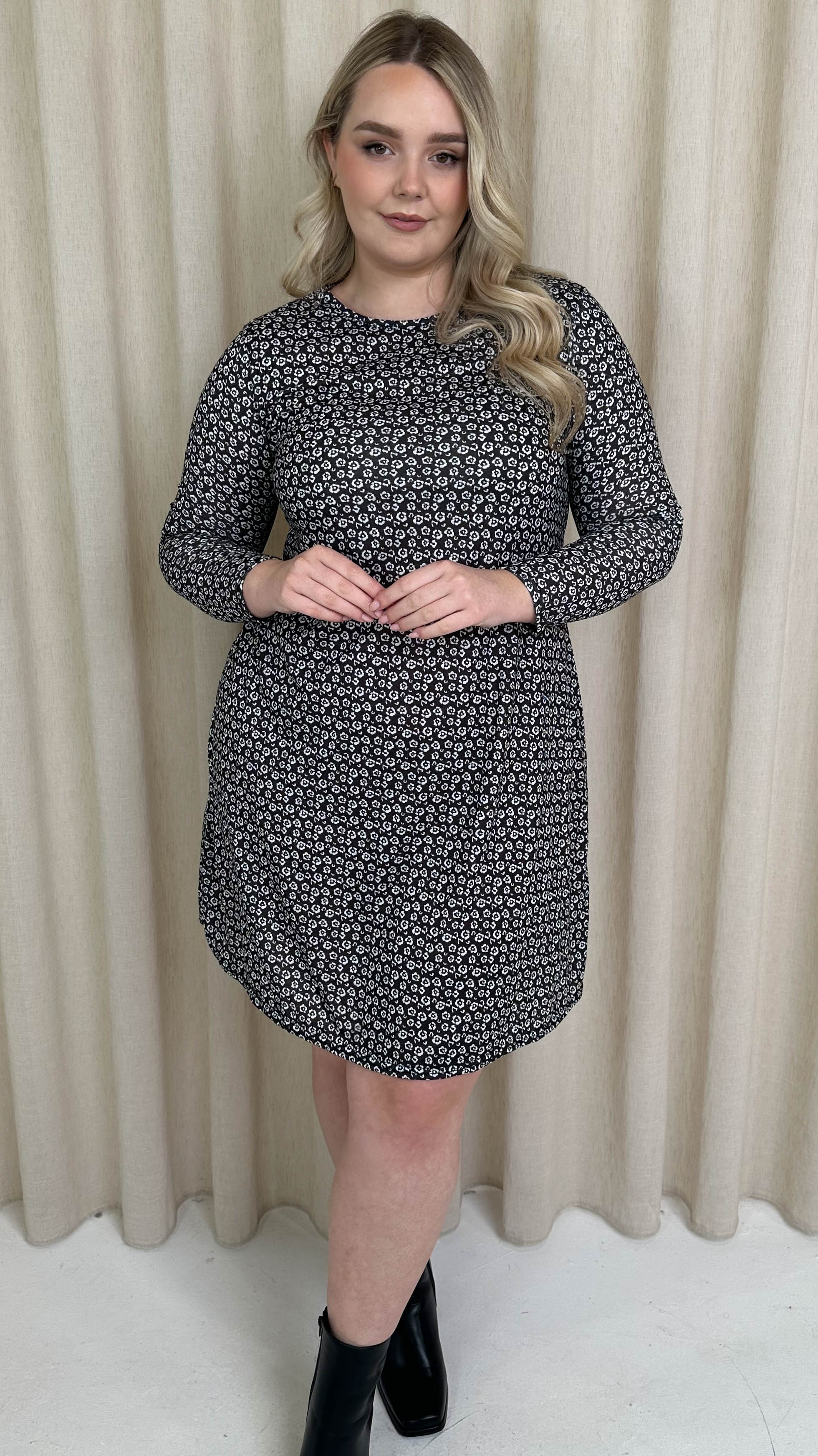 CurveWow Long Sleeve Swing Dress Mono Print - Image 3