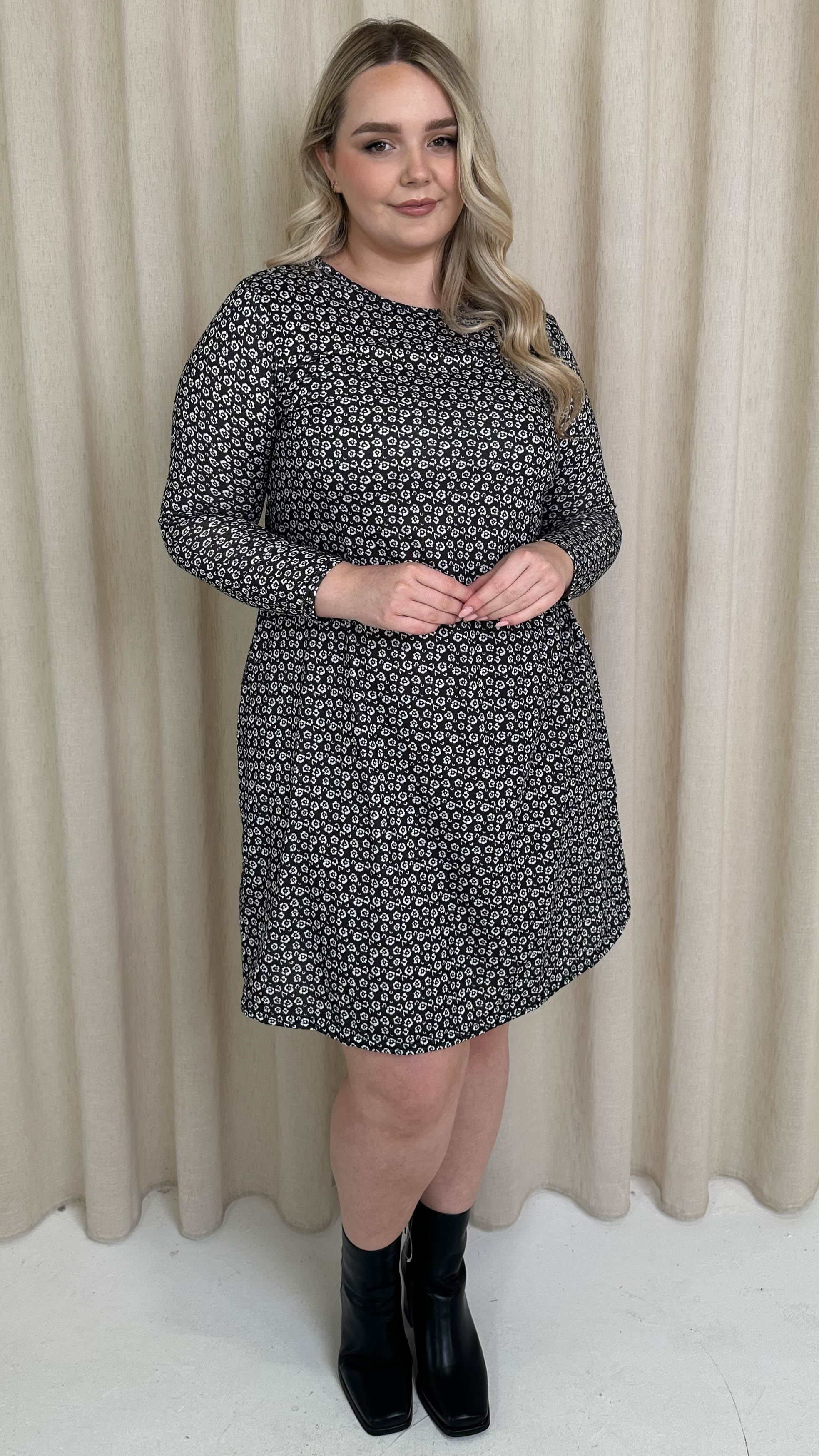 CurveWow Long Sleeve Swing Dress Mono Print - Image 5