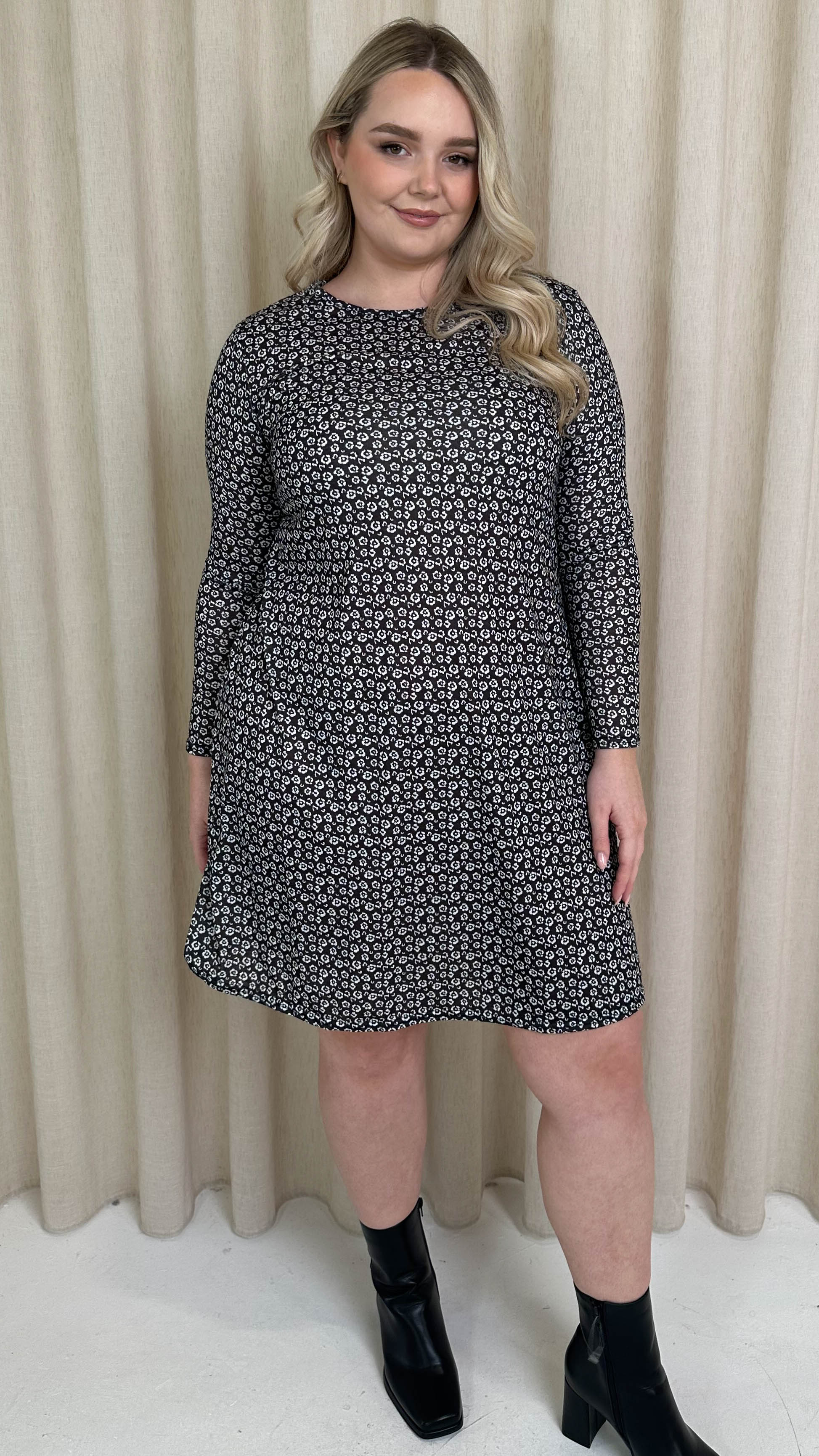 CurveWow Long Sleeve Swing Dress Mono Print - Image 6