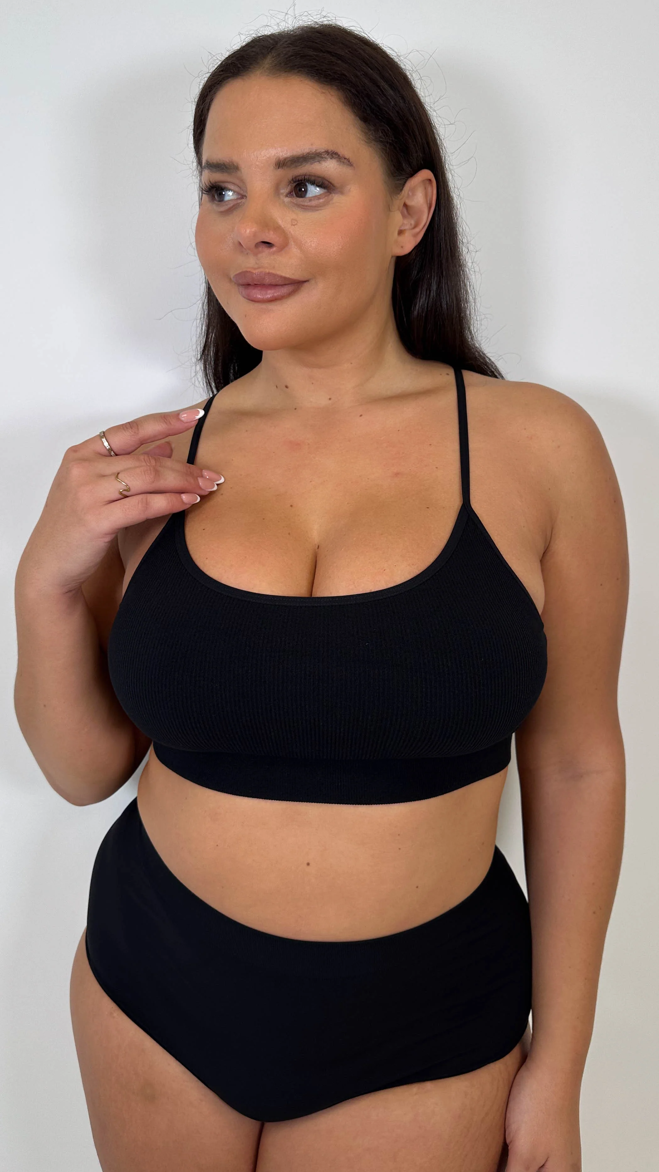 Ribbed Seam-Free Bralette Black - Image 2